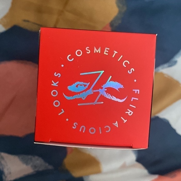 Flirtacious LOOKS COSMETICS The Perfect Duel: Foundation Travel Set - Picture 7 of 7